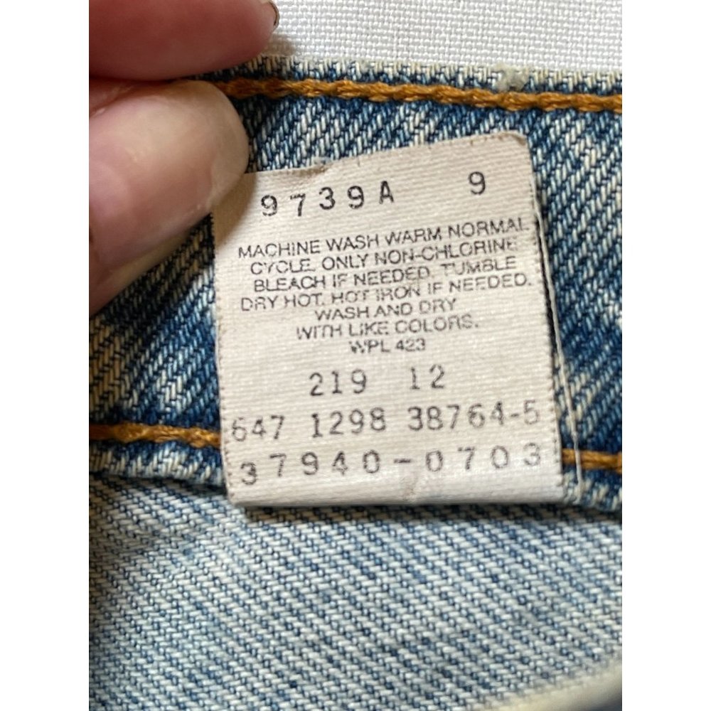 Vintage Levi's Denim Cut off Distressed High Waisted Shorts Size 7 - Picture 7 of 8